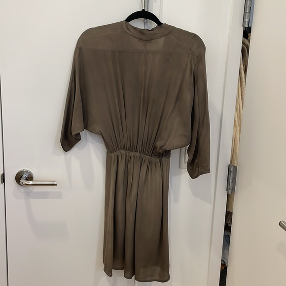 Aritzia Wilfred silk dress brown khaki size XXS - Picture 3 of 4